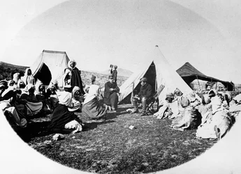 Kolonel Arnaudeau die luistert naar de claims van O. Bou Cloun, ca. 1860-70